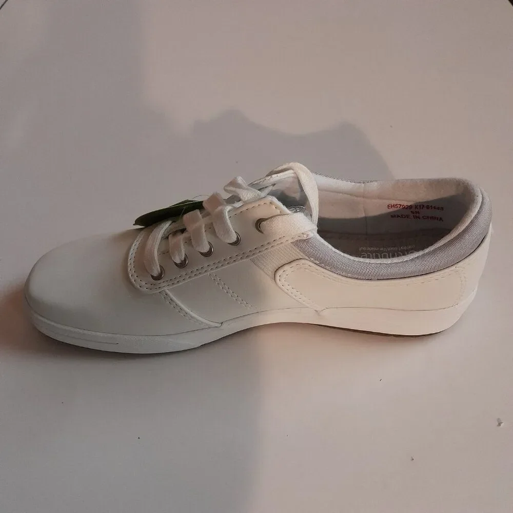 Universal Thread Canvas Tennis Shoes White Molly Size 6 Women’s NWT